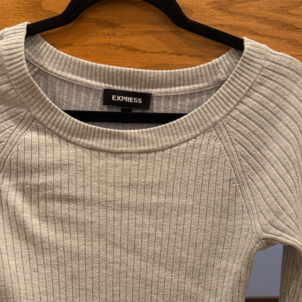 Express Women's Light Gray Ribbed Crew Neck Sweater
